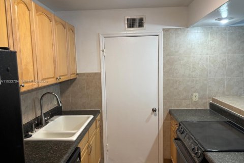 Снять в аренду кондоминиум в Бойнтон-Бич, Флорида 2 спальни, 70.42м2, № 1991960 - фото 4