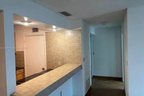 Снять в аренду кондоминиум в Бойнтон-Бич, Флорида 2 спальни, 70.42м2, № 1991960 - фото 3