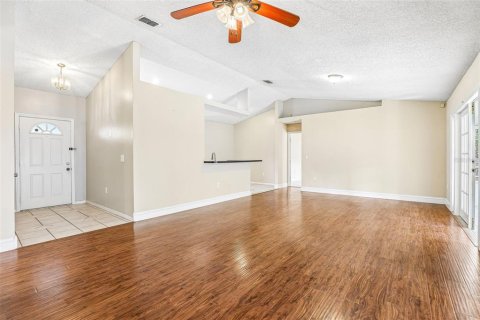 Villa ou maison à vendre à Orlando, Floride: 4 chambres, 154.4 m2 № 2416829 - photo 2
