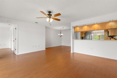 Condo in Palm Harbor, Florida, 3 bedrooms  № 2334016 - photo 13