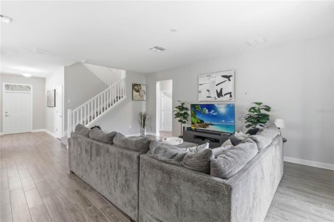 House in Davenport, Florida 4 bedrooms, 239.41 sq.m. № 2132452 - photo 7