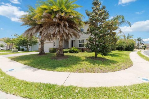 House in Davenport, Florida 4 bedrooms, 239.41 sq.m. № 2132452 - photo 3