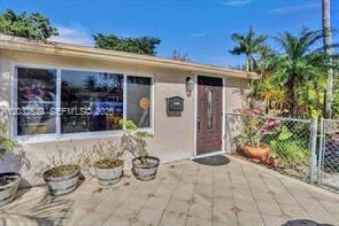 Villa ou maison à North Miami Beach, Floride 5 chambres, 197.7 m2 № 2146524