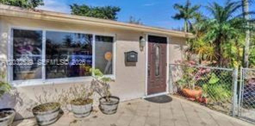 Villa ou maison à North Miami Beach, Floride 5 chambres, 197.7 m2 № 2146524