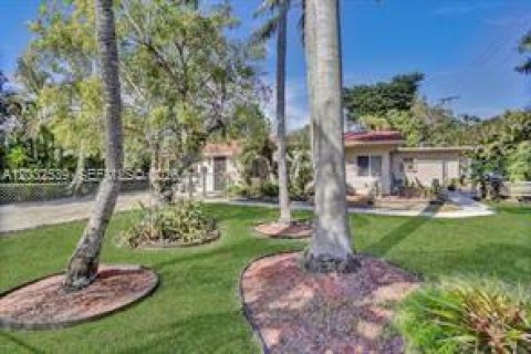 Villa ou maison à louer à North Miami Beach, Floride: 5 chambres, 197.7 m2 № 2146524 - photo 3