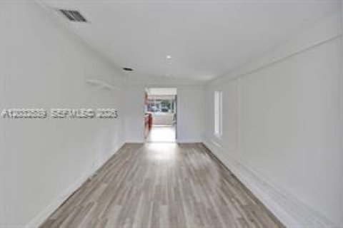 Villa ou maison à louer à North Miami Beach, Floride: 5 chambres, 197.7 m2 № 2146524 - photo 17