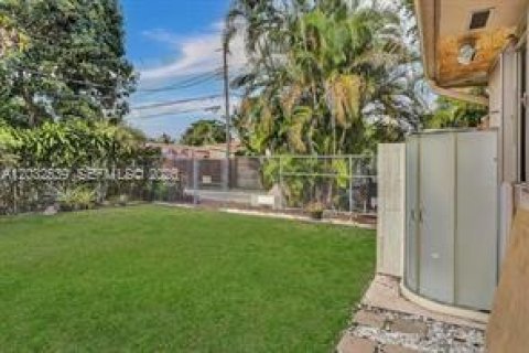 Villa ou maison à louer à North Miami Beach, Floride: 5 chambres, 197.7 m2 № 2146524 - photo 8