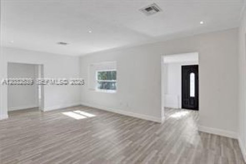Villa ou maison à louer à North Miami Beach, Floride: 5 chambres, 197.7 m2 № 2146524 - photo 30