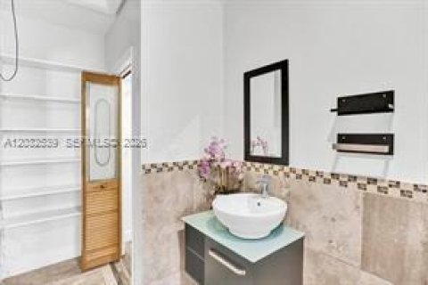 Villa ou maison à louer à North Miami Beach, Floride: 5 chambres, 197.7 m2 № 2146524 - photo 27