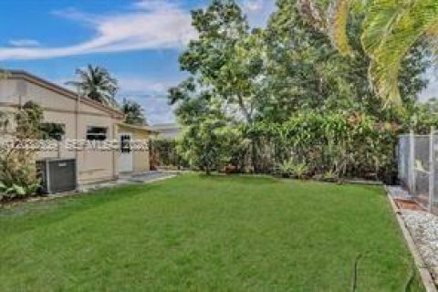 Villa ou maison à louer à North Miami Beach, Floride: 5 chambres, 197.7 m2 № 2146524 - photo 7