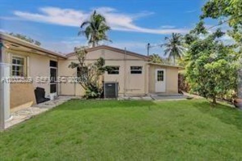 Villa ou maison à louer à North Miami Beach, Floride: 5 chambres, 197.7 m2 № 2146524 - photo 6