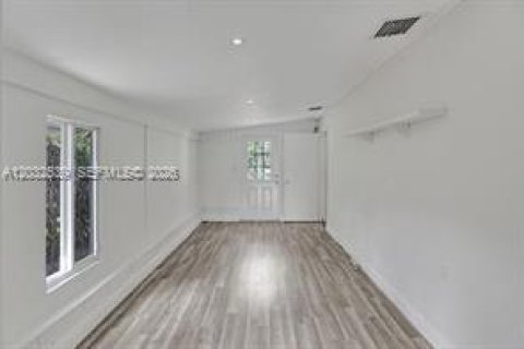 Villa ou maison à louer à North Miami Beach, Floride: 5 chambres, 197.7 m2 № 2146524 - photo 16