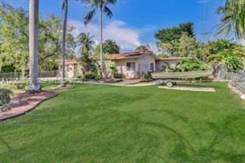Villa ou maison à louer à North Miami Beach, Floride: 5 chambres, 197.7 m2 № 2146524 - photo 4