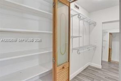 Villa ou maison à louer à North Miami Beach, Floride: 5 chambres, 197.7 m2 № 2146524 - photo 26