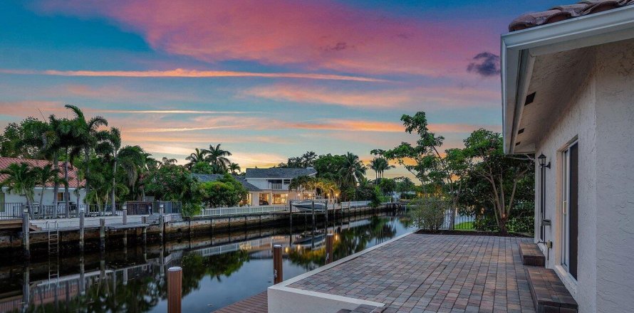 House in Boca Raton, Florida 4 bedrooms, 217.21 sq.m. № 1207299