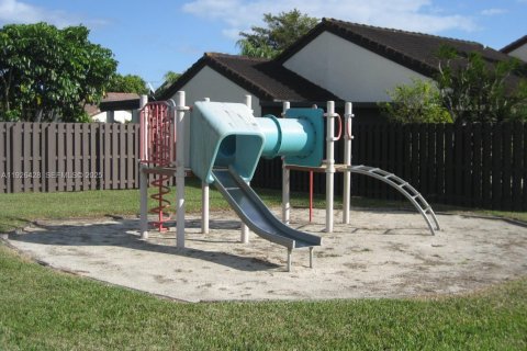 Villa ou maison à louer à Miami, Floride: 3 chambres, 153.85 m2 № 1986152 - photo 17