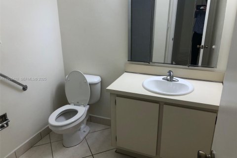 Villa ou maison à louer à Miami, Floride: 3 chambres, 153.85 m2 № 1986152 - photo 8