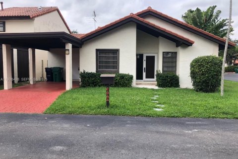 Villa ou maison à louer à Miami, Floride: 3 chambres, 153.85 m2 № 1986152 - photo 1