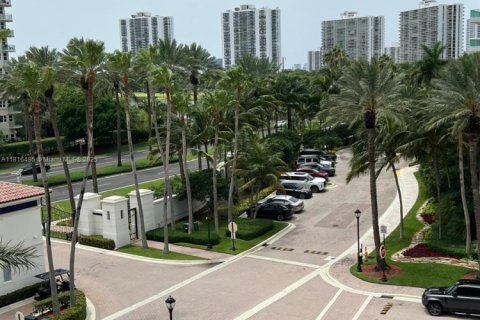 Снять в аренду кондоминиум в Авентура, Флорида 4 спальни, 265.7м2, № 1770405 - фото 18