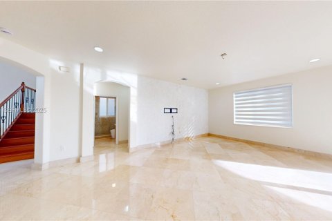 Casa en alquiler en Miami, Florida, 4 dormitorios, 279.82 m2 № 1986834 - foto 8
