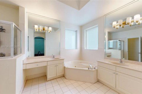 Casa en alquiler en Miami, Florida, 4 dormitorios, 279.82 m2 № 1986834 - foto 30