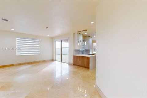 Casa en alquiler en Miami, Florida, 4 dormitorios, 279.82 m2 № 1986834 - foto 12