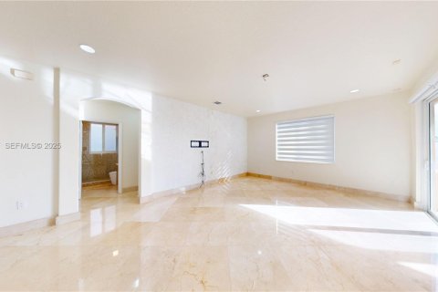 Casa en alquiler en Miami, Florida, 4 dormitorios, 279.82 m2 № 1986834 - foto 9