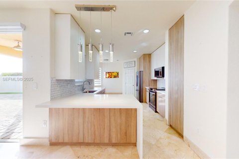 Casa en alquiler en Miami, Florida, 4 dormitorios, 279.82 m2 № 1986834 - foto 16