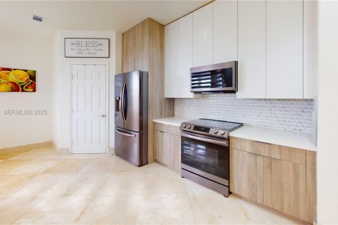 Casa en alquiler en Miami, Florida, 4 dormitorios, 279.82 m2 № 1986834 - foto 20