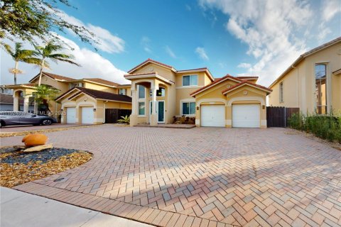 Casa en alquiler en Miami, Florida, 4 dormitorios, 279.82 m2 № 1986834 - foto 4