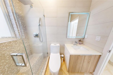 Casa en alquiler en Miami, Florida, 4 dormitorios, 279.82 m2 № 1986834 - foto 26