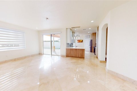 Casa en alquiler en Miami, Florida, 4 dormitorios, 279.82 m2 № 1986834 - foto 11