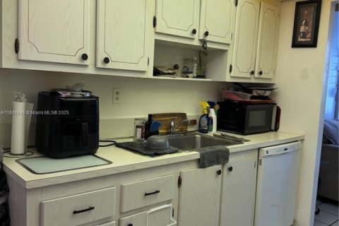 Condo in Lauderdale Lakes, Florida, 2 bedrooms  № 1747945 - photo 2