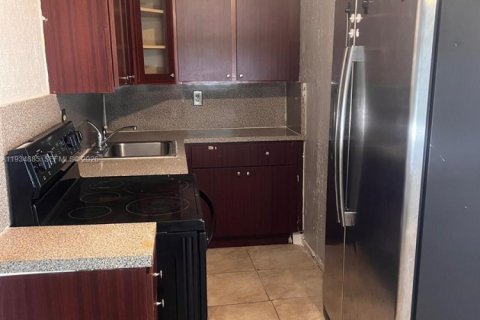Villa ou maison à vendre à Miami Gardens, Floride: 4 chambres, 162.95 m2 № 2152525 - photo 5