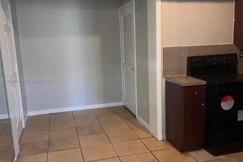 Villa ou maison à vendre à Miami Gardens, Floride: 4 chambres, 162.95 m2 № 2152525 - photo 6