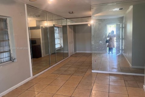 Villa ou maison à vendre à Miami Gardens, Floride: 4 chambres, 162.95 m2 № 2152525 - photo 7