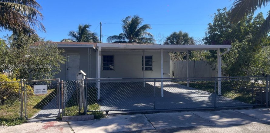 Villa ou maison à Miami Gardens, Floride 4 chambres, 162.95 m2 № 2152525