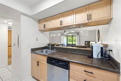 Condo in Tampa, Florida, 4 rooms  № 1626269 - photo 15