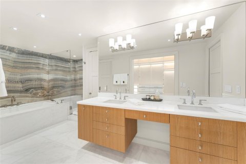 Copropriété à vendre à Miami Beach, Floride: 2 chambres, 177.63 m2 № 1859992 - photo 12