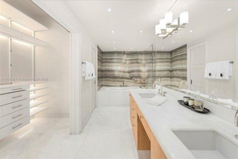 Copropriété à vendre à Miami Beach, Floride: 2 chambres, 177.63 m2 № 1859992 - photo 11