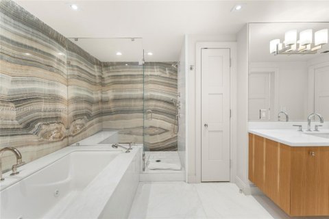 Copropriété à vendre à Miami Beach, Floride: 2 chambres, 177.63 m2 № 1859992 - photo 13