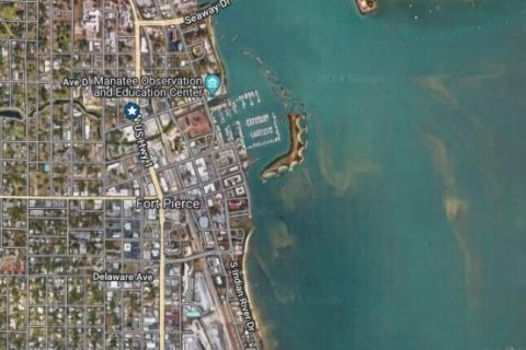 Commercial property in Fort Pierce, Florida № 1208248 - photo 1