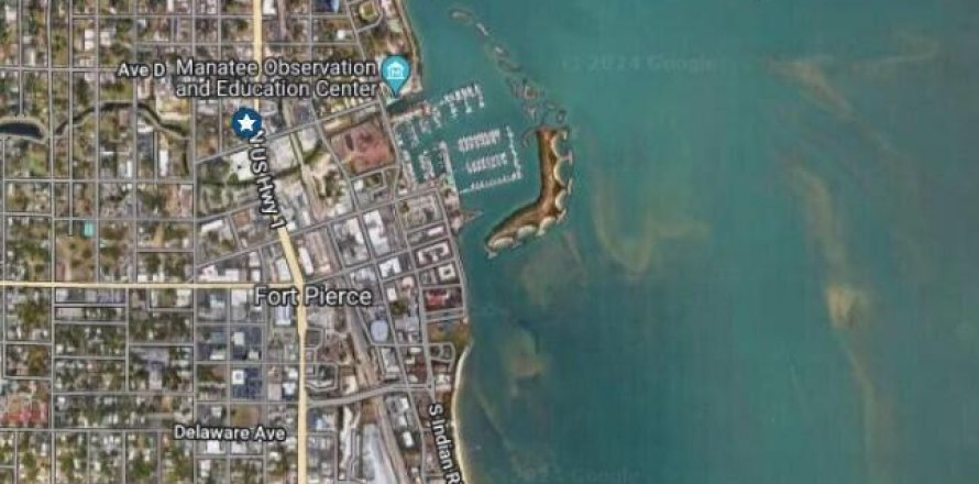 Commercial property in Fort Pierce, Florida № 1208248
