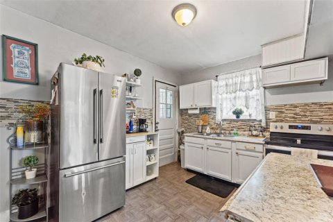 House in Jacksonville, Florida 4 bedrooms, 129.97 sq.m. № 1632412 - photo 13