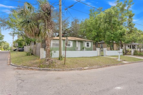 House in Jacksonville, Florida 4 bedrooms, 129.97 sq.m. № 1632412 - photo 1