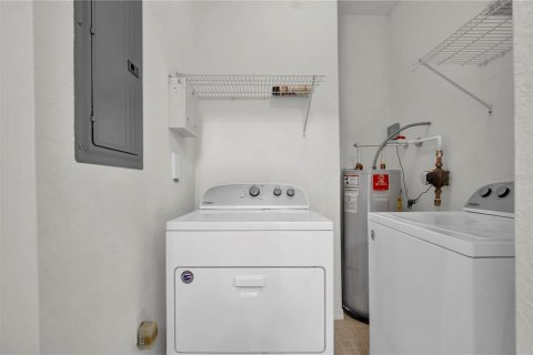 Condo in Orlando, Florida, 1 bedroom  № 2267328 - photo 21