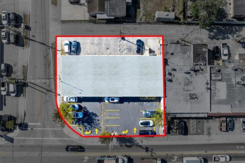 Купить коммерческую недвижимость в Хайалиа, Флорида № 2044661 - фото 1