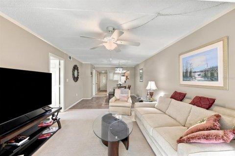 Condo in Saint Petersburg, Florida, 2 bedrooms № 2208002 - photo 7