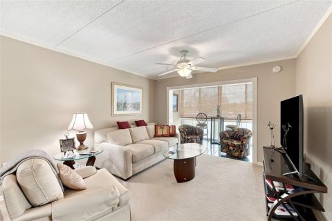 Condo in Saint Petersburg, Florida, 2 bedrooms № 2208002 - photo 5
