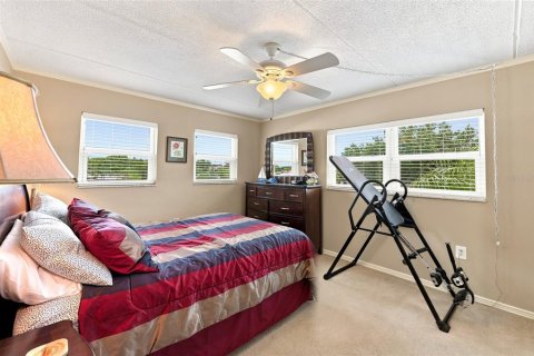 Condo in Saint Petersburg, Florida, 2 bedrooms № 2208002 - photo 19